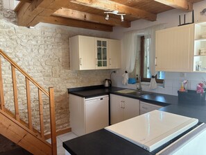 Fridge, oven, stovetop, dishwasher