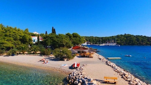Seafront rural house at Croatia island for families and large groups