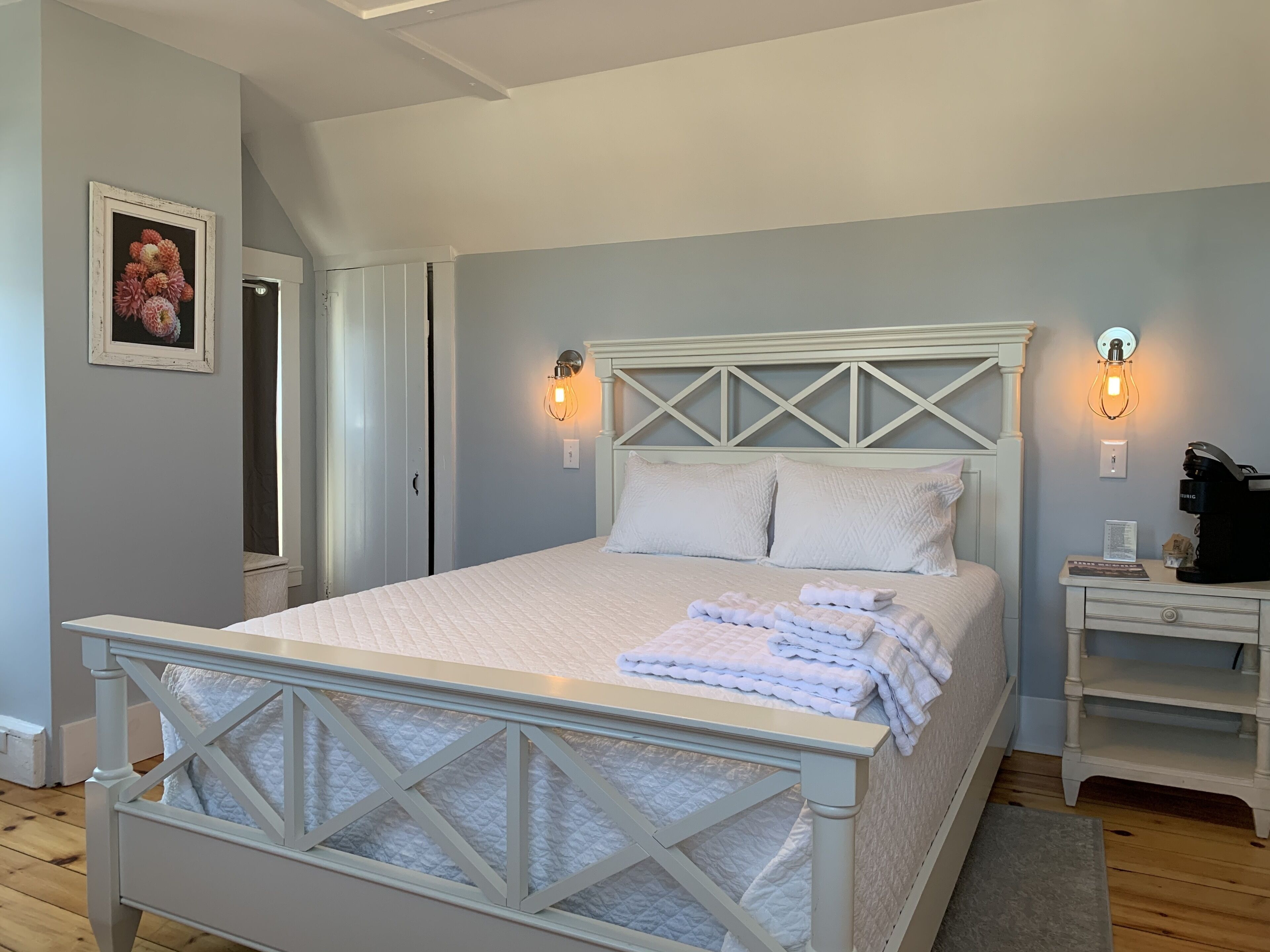 Sunny Queen Room 
