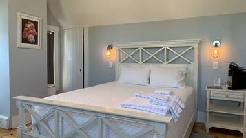 Sunny Queen Room