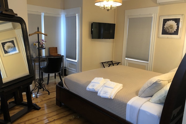 Luxury King Room | Egyptian cotton sheets, premium bedding, individually decorated