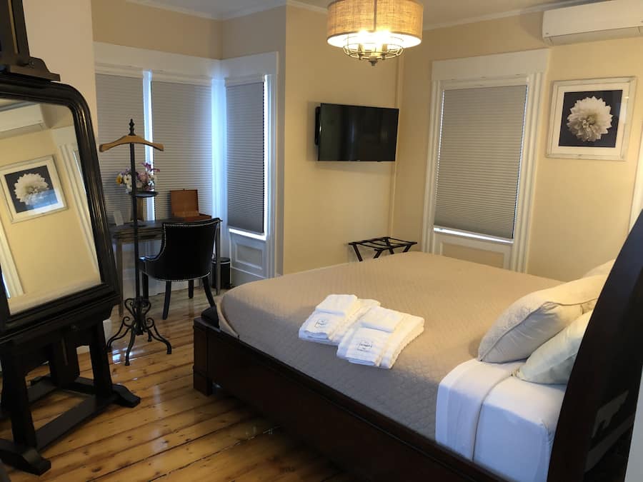 Luxury King Room | Egyptian cotton sheets, premium bedding, individually decorated