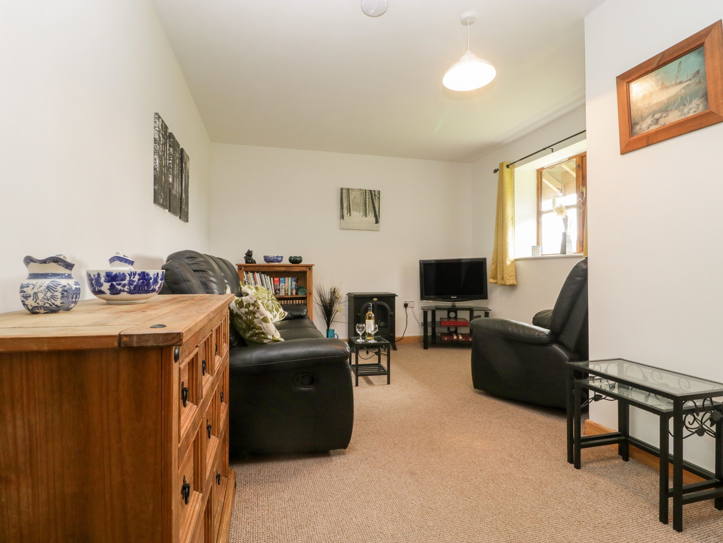 THE OLD GOAT BARN AT TROUT COTTAGE, pet friendly in Somerton