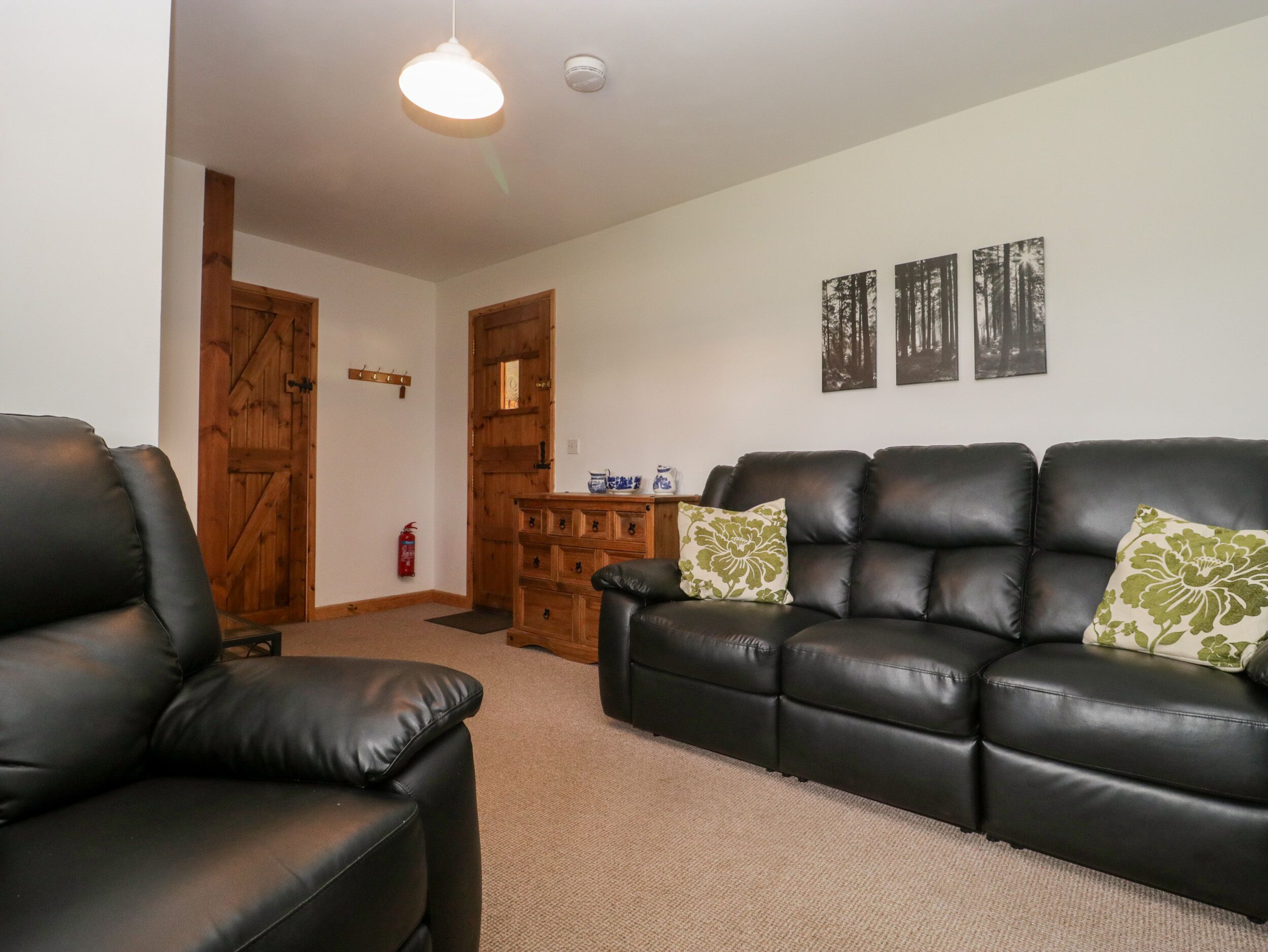 THE OLD GOAT BARN AT TROUT COTTAGE, pet friendly in Somerton