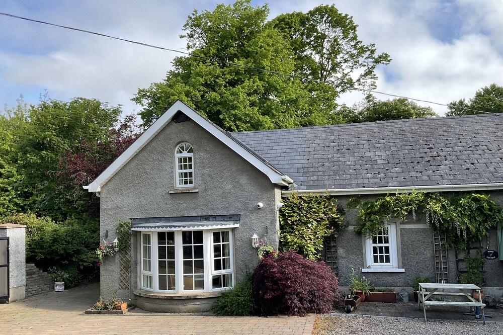 ROBIN COTTAGE IN THE HEART OF COUNTY ANTRIM .