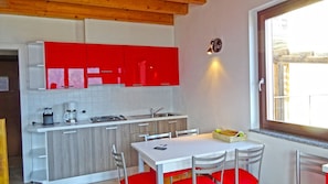 Fridge, oven, coffee/tea maker, toaster