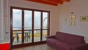 TV - La Quiete 56 Holideal Apartment (Tremosine)