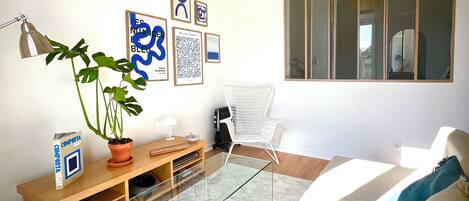 TV, DVD player, video library, stereo