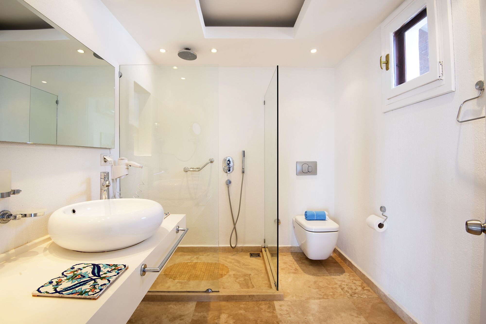 Bathtub, towels