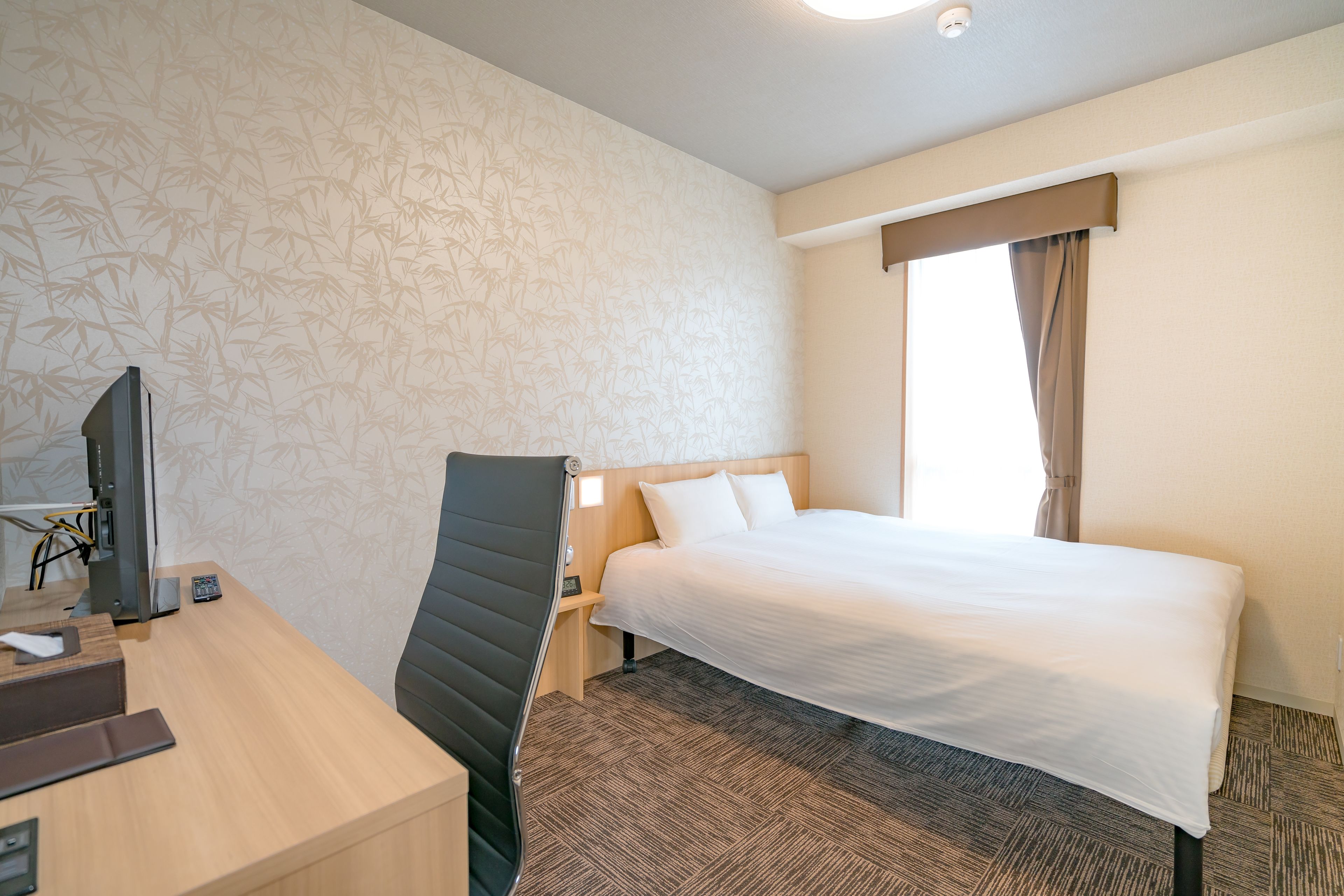 standard double room, 1 queen bed | desk, soundproofing, free wifi