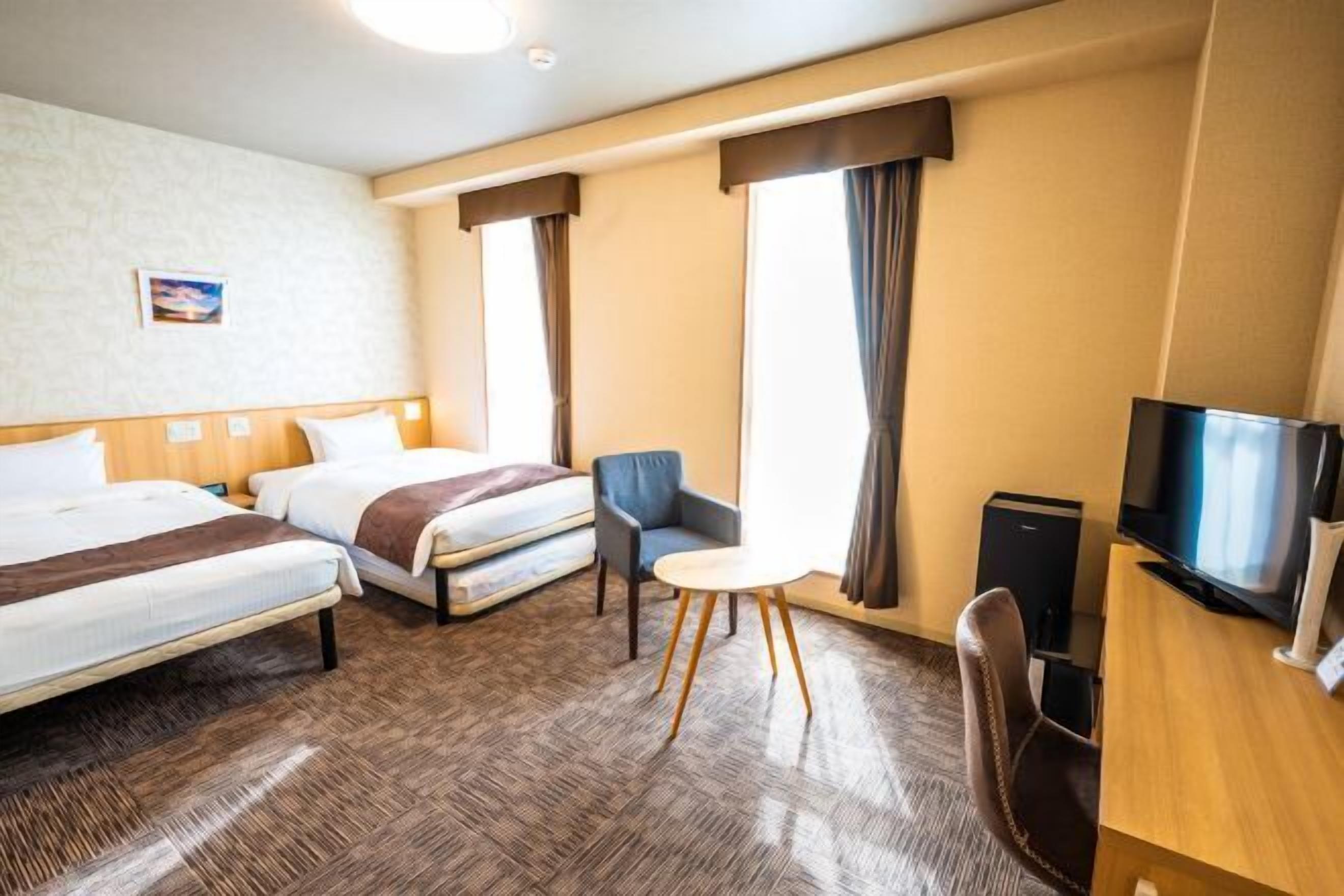 Skrivebord, lydisolert og wi-fi (inkludert)