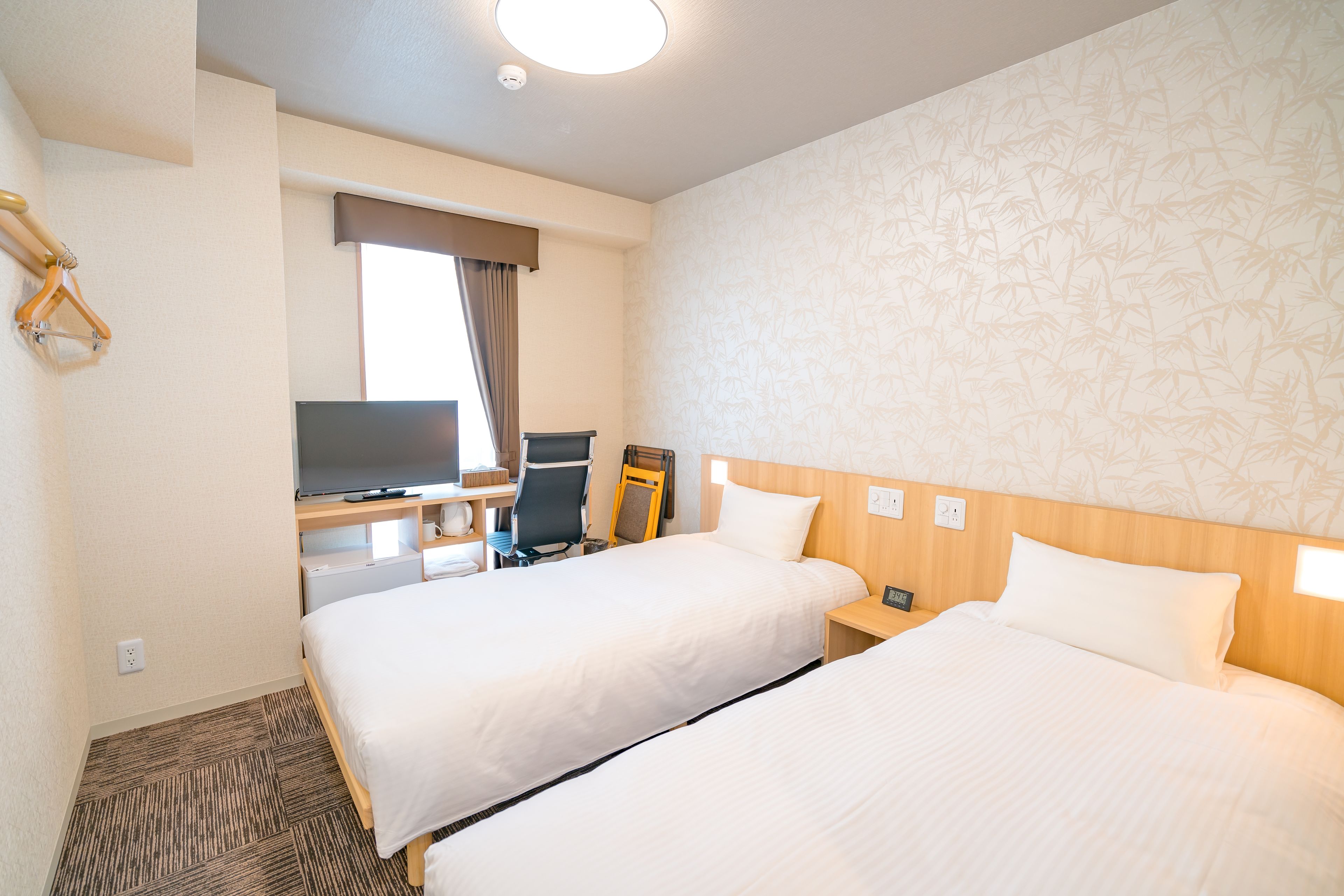 standard twin room, 2 single beds | desk, soundproofing, free wifi