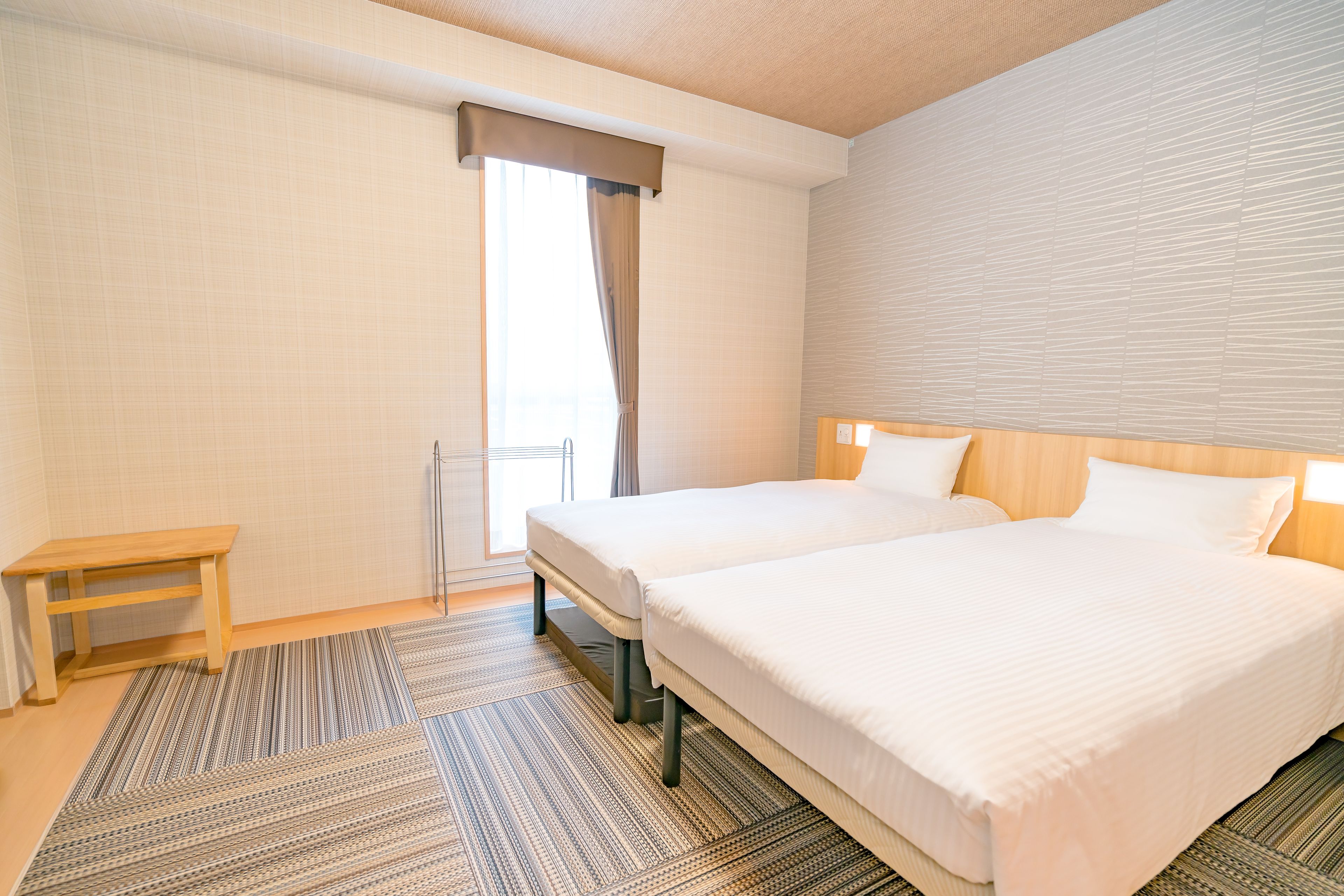 desk, soundproofing, free wifi