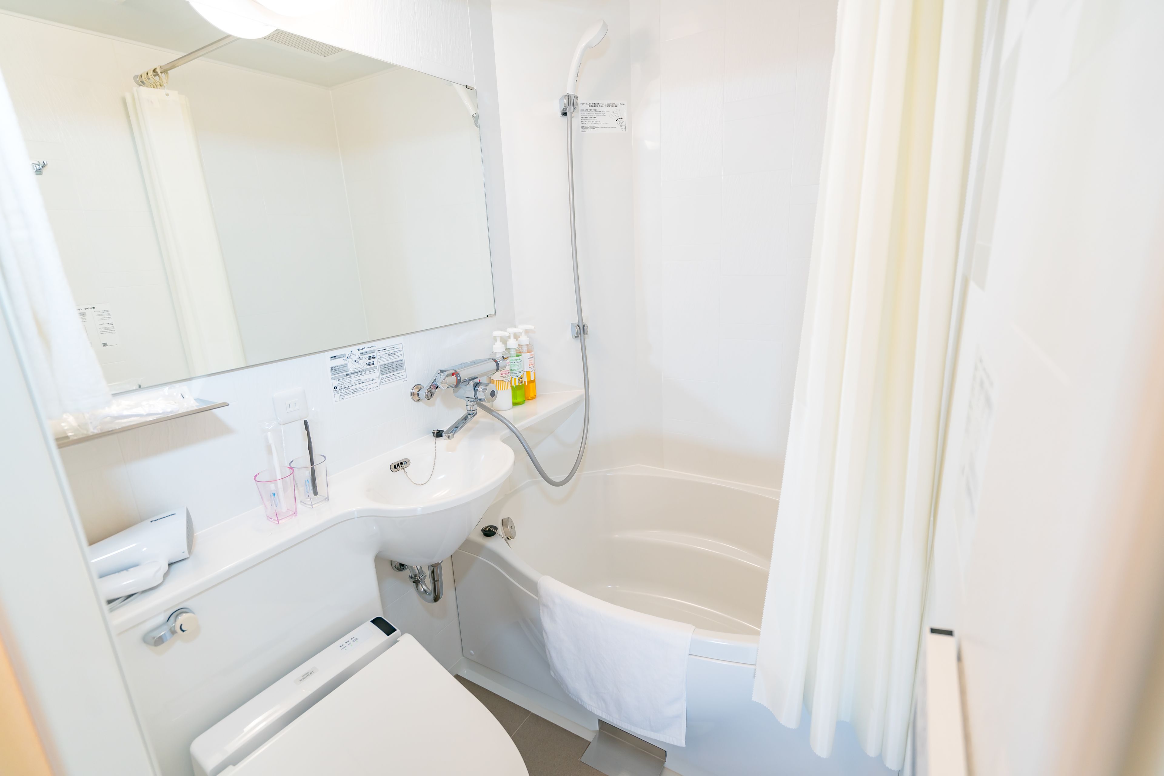 combined shower/bathtub, free toiletries, hair dryer, slippers