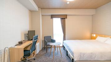 Desk, soundproofing, free WiFi