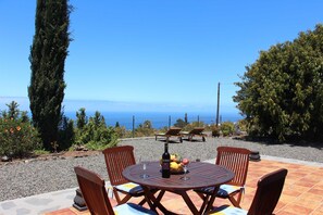 Outdoor dining - Casa Luque (Tijarafe)