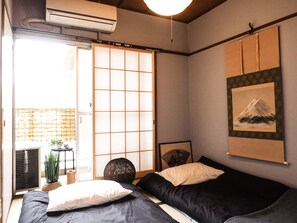 2 bedrooms, iron/ironing board, free cots/infant beds, free WiFi - Shiba Inn Nanajo (Kyoto)