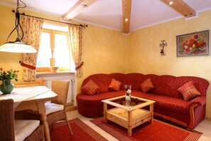 Living area - Vacation apartment Watzmannblick, for 2-4 persons (Berchtesgaden)