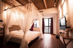 Desk, blackout drapes, free WiFi - Zhangjiajie Interval Time Travel Inn (Zhangjiajie)