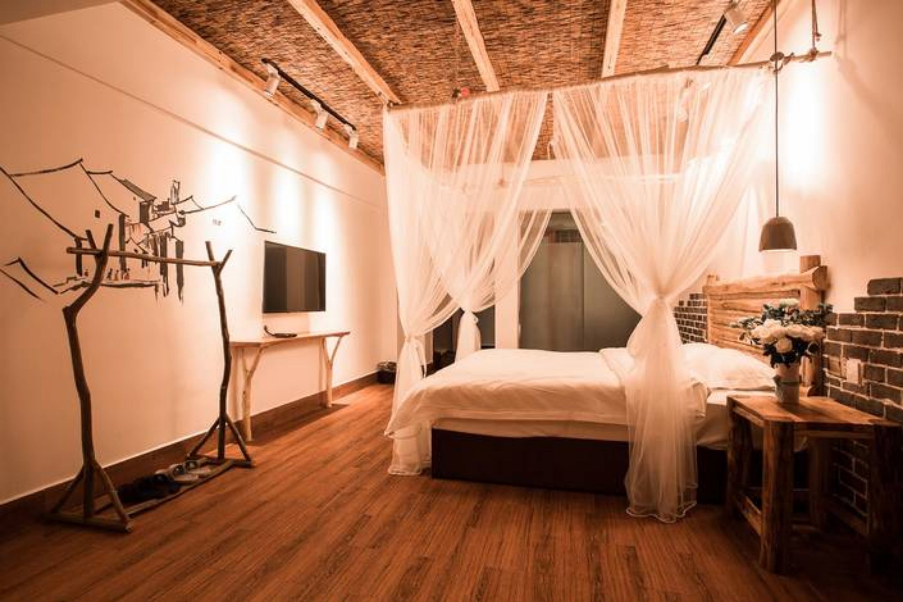 Romantic Double Room | Desk, blackout drapes, free WiFi