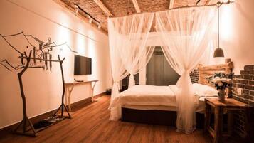 Romantic Double Room | Desk, blackout drapes, free WiFi