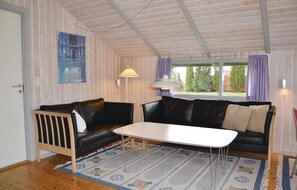 Tv, eldstad och dvd-spelare