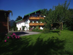 Exterior - "Hörndlwand" Baubiologische Nichtraucher 110 qm Ferienwohnung, 3 extra Schlafzimmer (Aschau im Chiemgau)