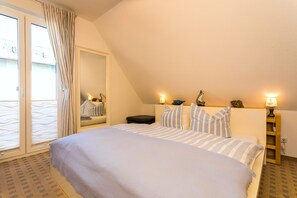 2 bedrooms, travel cot, WiFi