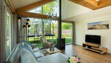 Televisie en een open haard