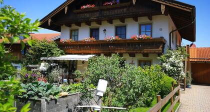 Ferienwohnung Bergstüberl mit separatem Schlafzimmer und Süd-Balkon 60 qm