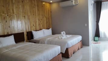 Quadruple Room | Minibar, desk, iron/ironing board, free WiFi
