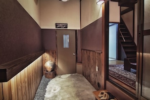 Interior entrance - Kabukiya (Kyoto)