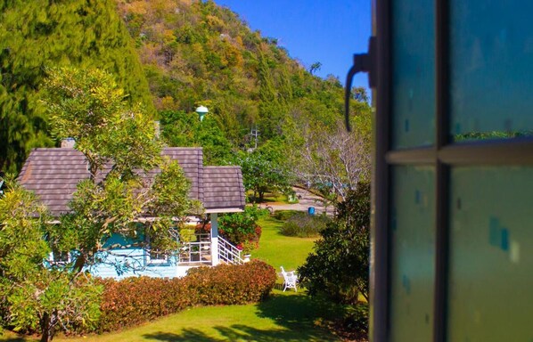 สระว่ายน้ำ