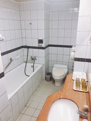 샤워기/욕조 결합, 레인폴 샤워기, 무료 세면용품, 헤어드라이어