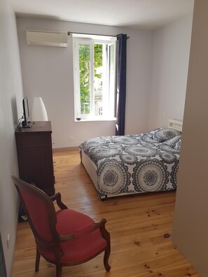 2 dormitorios, tabla de planchar con plancha, wifi gratis y ropa de cama