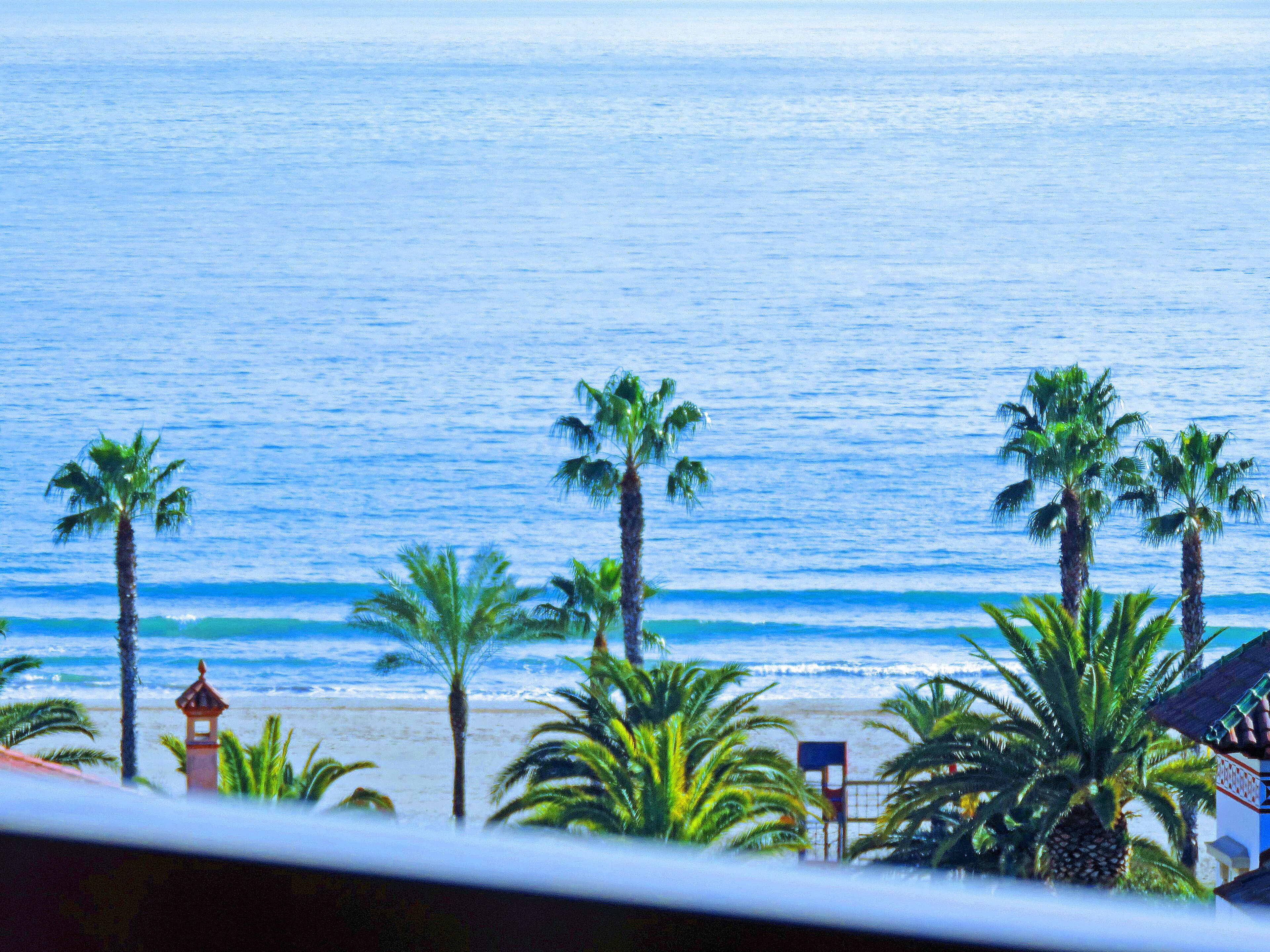 magnifique vue mer  à 180 ° plage à 150 m commerce à 100M
