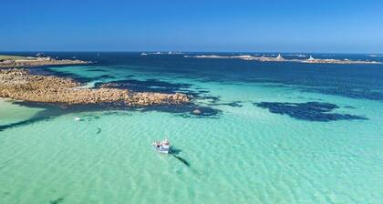 900m mer, piscine intérieure, jardin clos, chiens acceptés, balade en mer offert