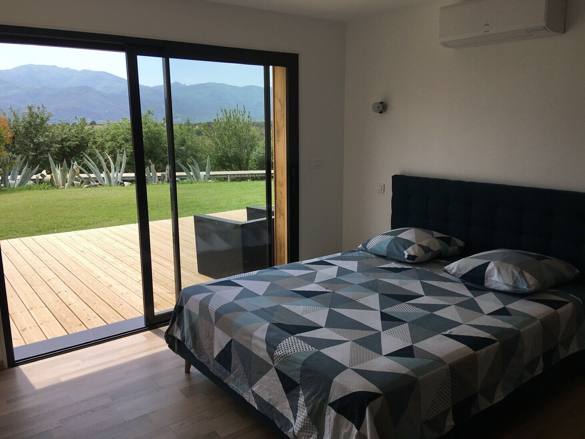 5 chambres, fer et planche à repasser, Wi-Fi, draps fournis