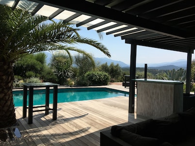 Superb farmhouse in a beautiful green setting, breathtaking view of the Canigou