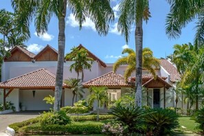 Exterior - Villa Blanca Luxury Mediterranean residence  (La Romana)