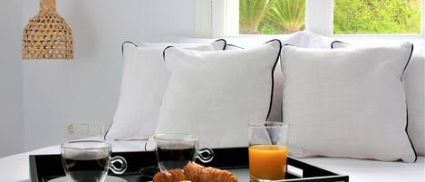 Kylskåp, mikrovågsugn, ugn och spishäll