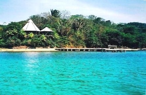 Tranquil One Acre Estate On The Beach w private pool Sunsets!!!