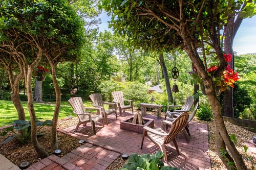 Honky-Tonk Home-Bar Mins to Broadway