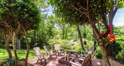 Honky-Tonk Home-Bar Mins to Broadway