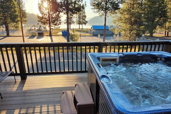 Tina de hidromasaje al aire libre