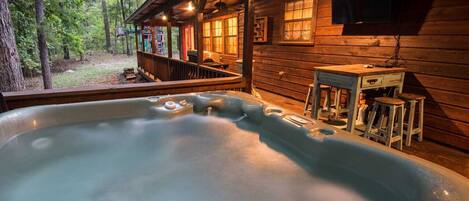 Outdoor spa tub