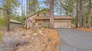 Exterior - Hot tub, inside Sunriver, bikes, updated, rustic (Sunriver)
