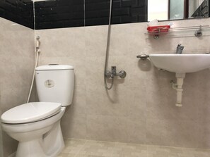 Ducha, artículos de higiene personal gratuitos y secador de pelo
