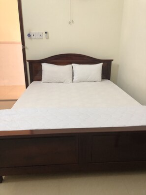 Minibar, escritorio y wifi gratis 