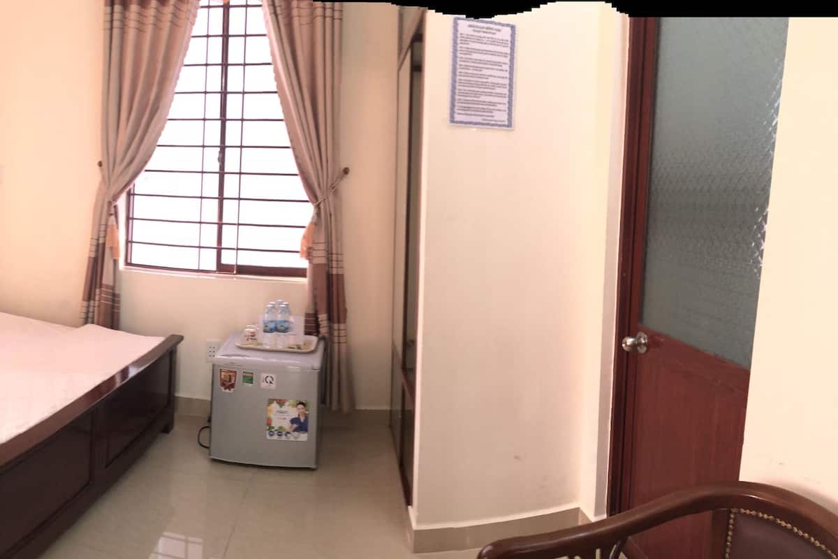 Quadruple Room | Minibar, desk, free WiFi